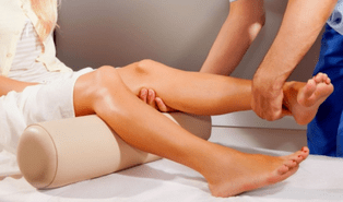 Rubbing the legs of varicose veins